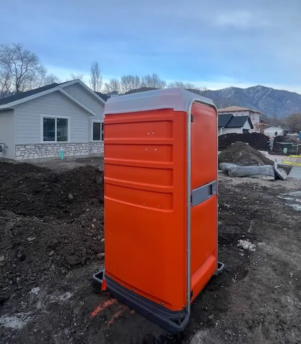 6 Portable Restroom Myths: Debunking Common Misconceptions